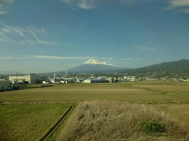 新幹線の窓からの富士山