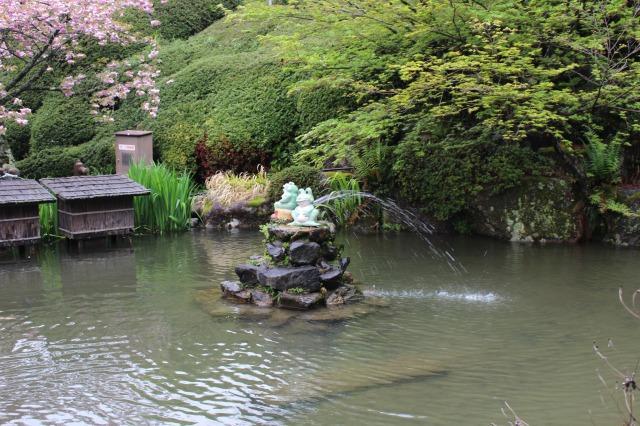 下呂温泉合掌村　噴水のかえる