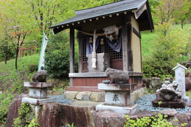 下呂温泉合掌村　かえる神社