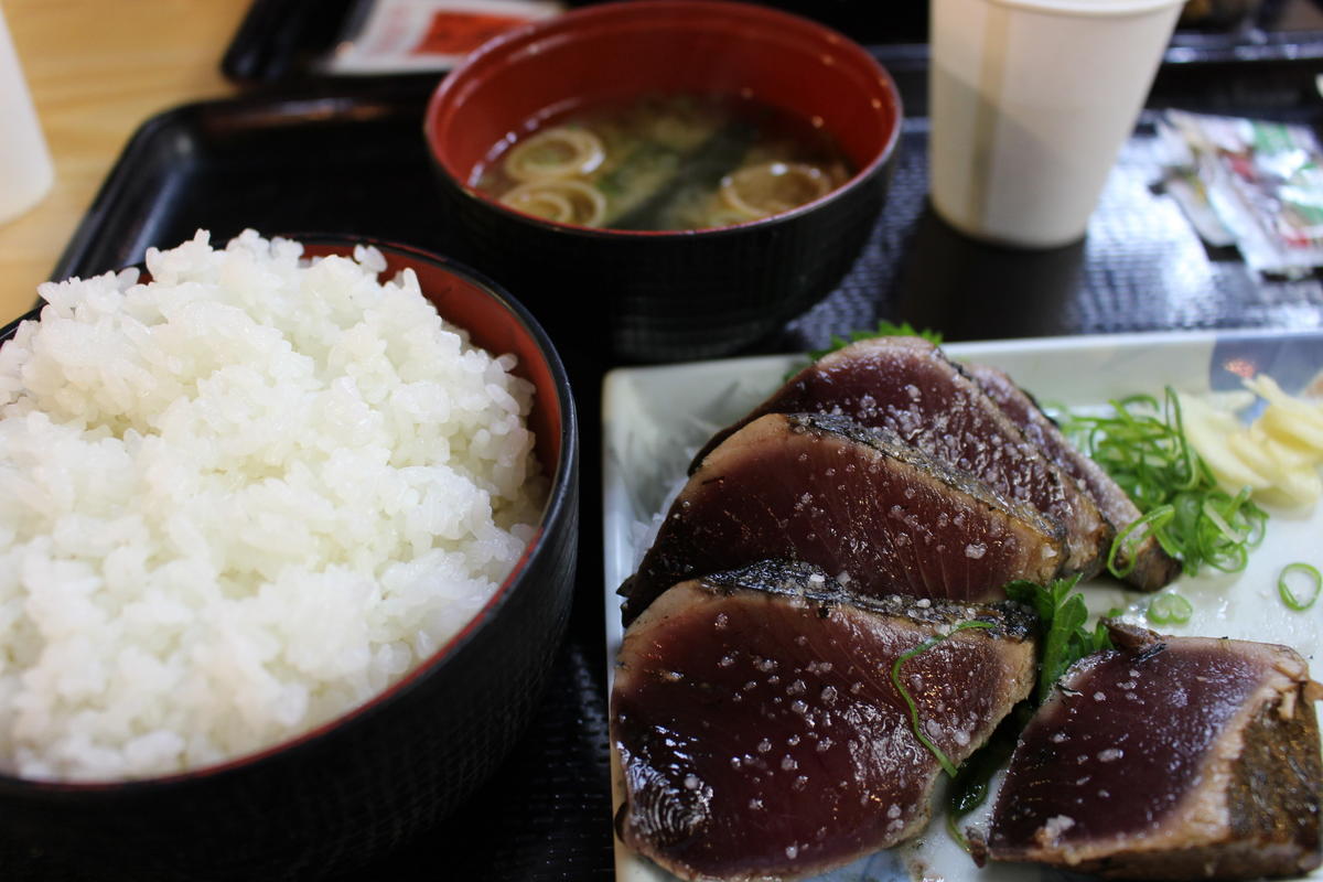 ひろめ市場　かつおのたたき定食